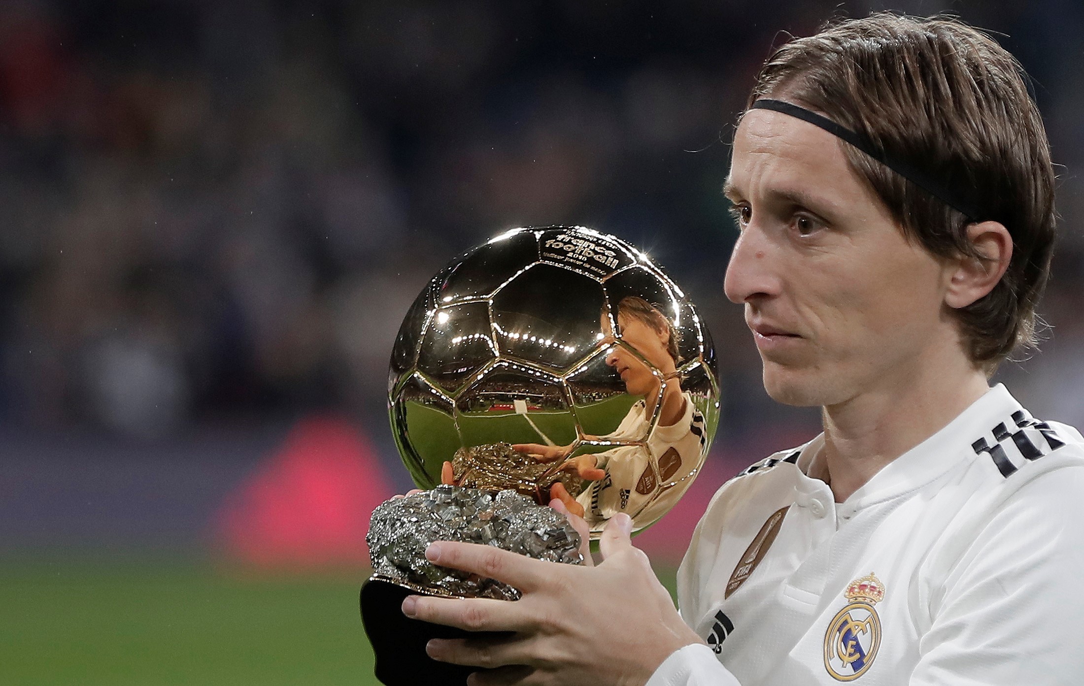 欧文快攻压哨上篮，全场沸腾